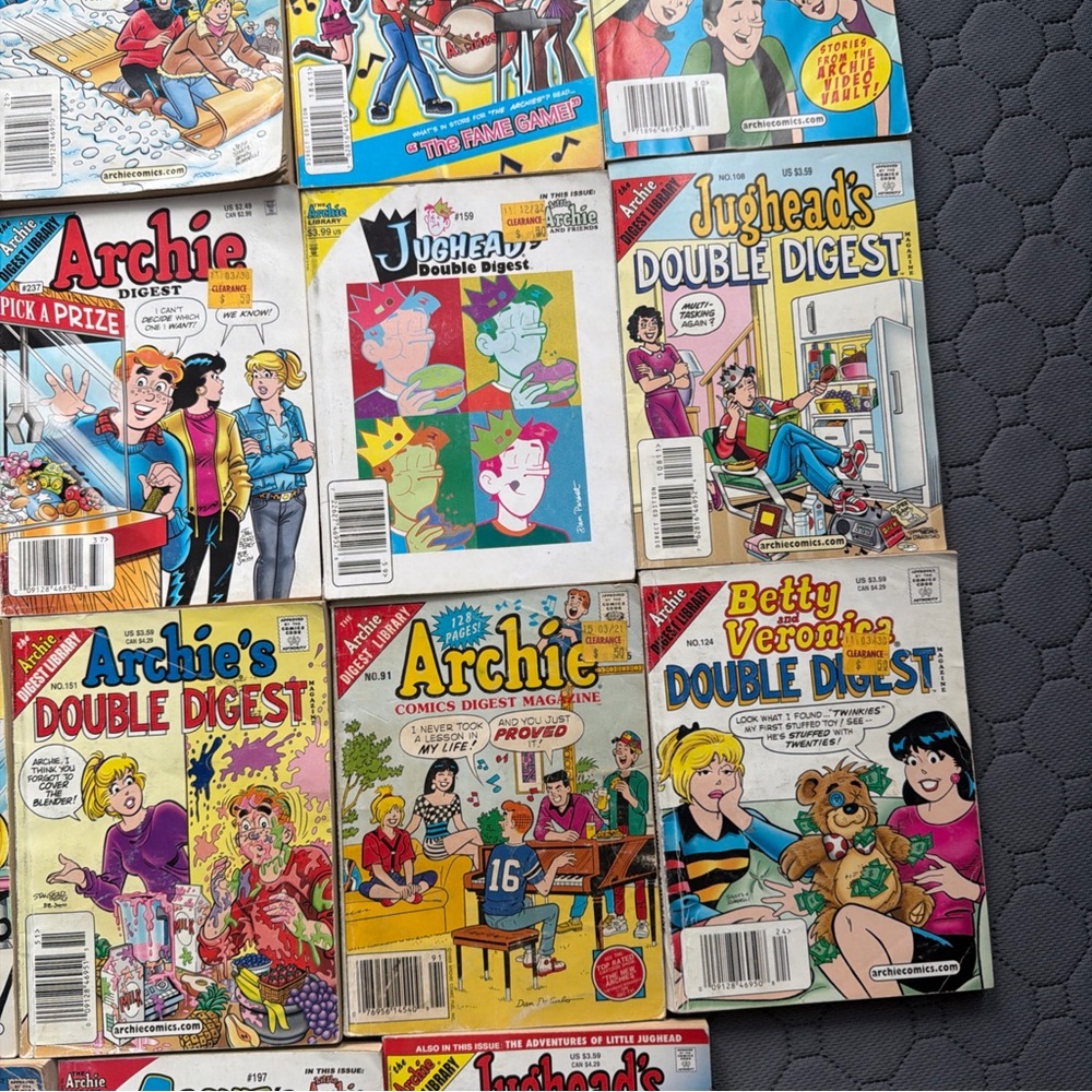 Archie Digest Comic Book Lot - Bright Multi-Color Covers - Picture 5 of 10